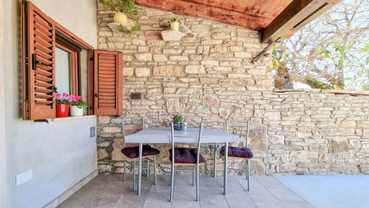 Casa Mora Lägenhet Novigrad Istria Exteriör bild